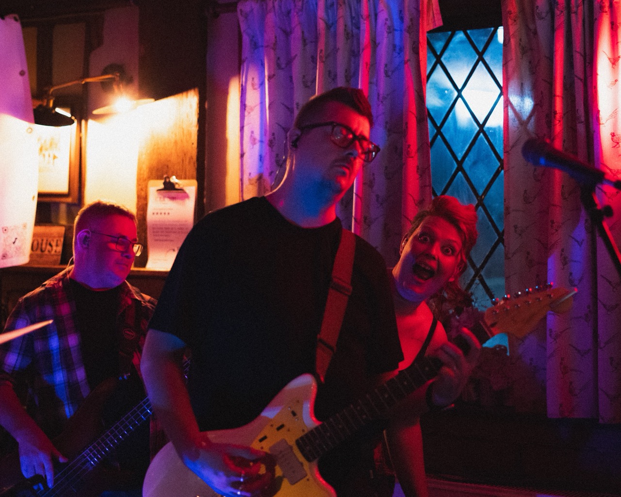 Sneaker - Britpop Indie Rock Band UK